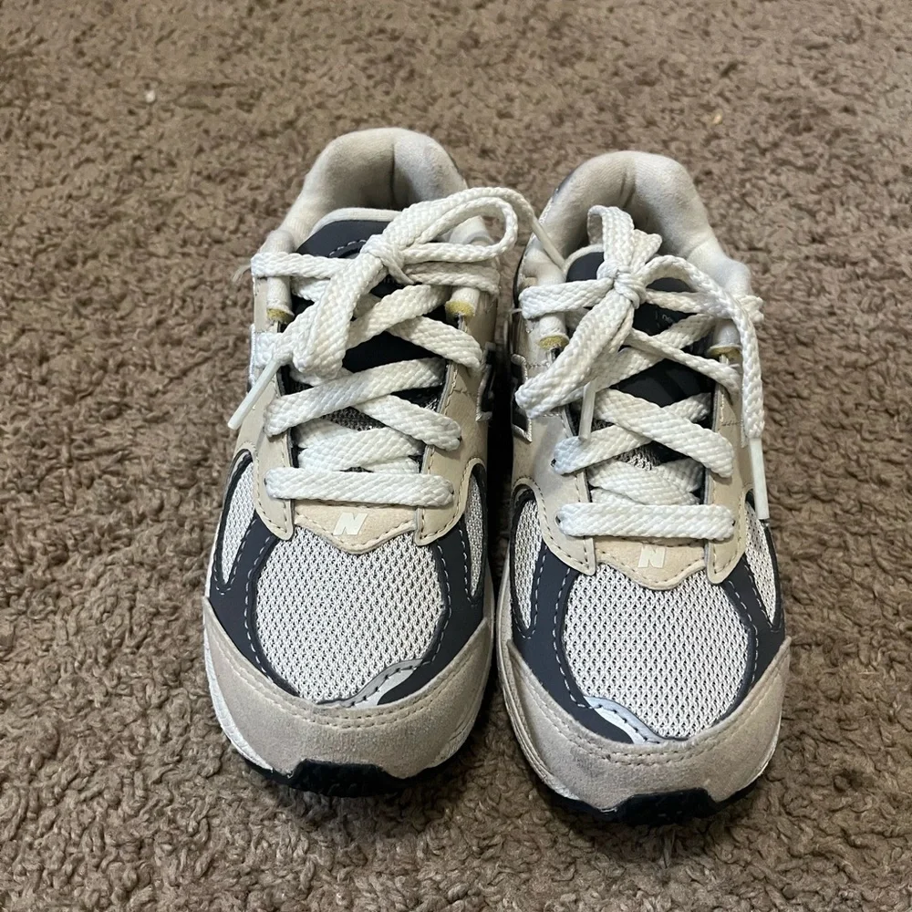 NEW BALANCE 9C - Kids Neutral Beige and Gray Athletic Sneakers